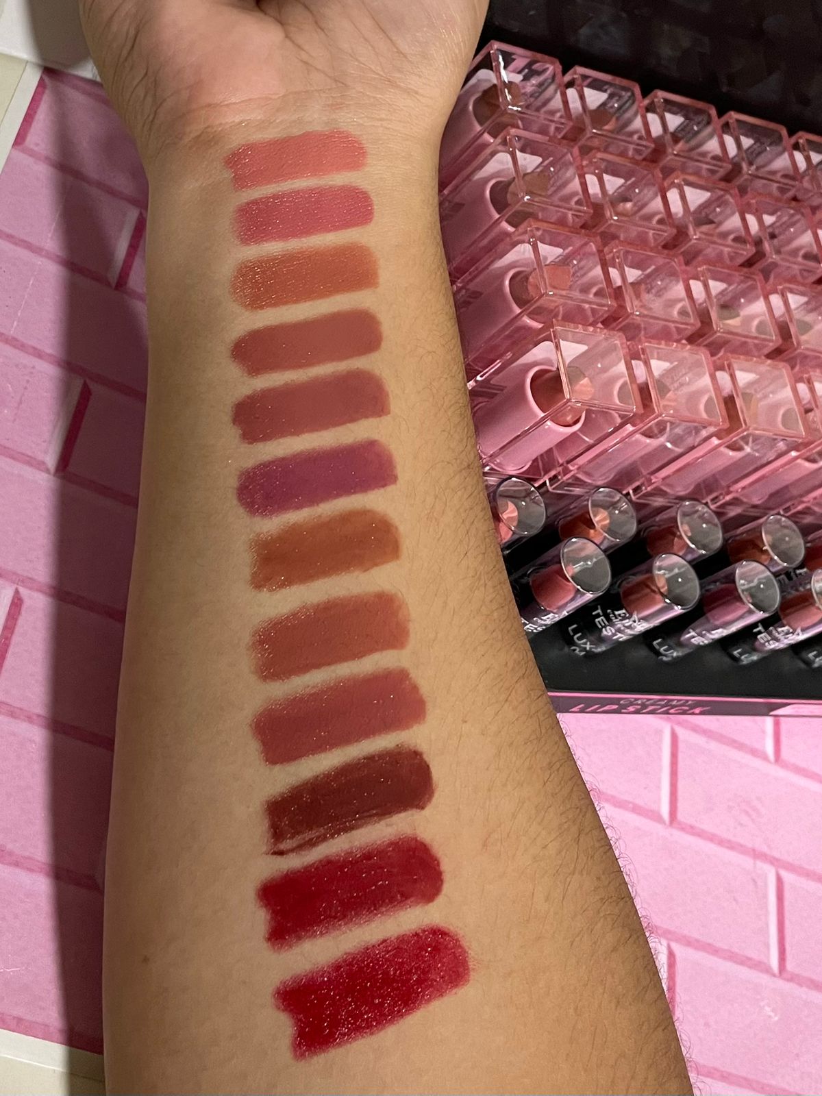 LABIAL EN BARRA ENGOL LUX-91